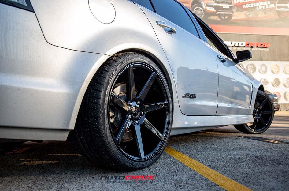 HOLDEN-COMMODORE-VERONA-GLOSS-BLACK